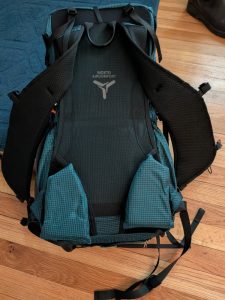 INOXTO 30L fastpack back view with lower back pads